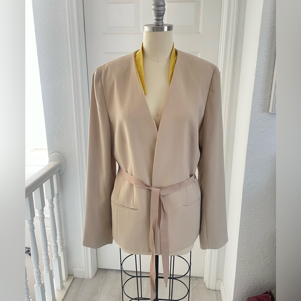 TAHARI Beige with removable Satin yellow trim long sleeve blazer.
